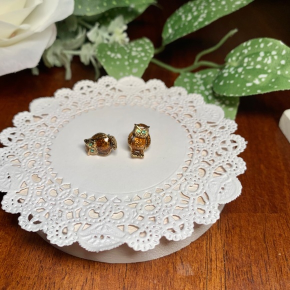 Hooting Adorable! Enamel and Crystal Owl Earrings - Picture 4 of 7